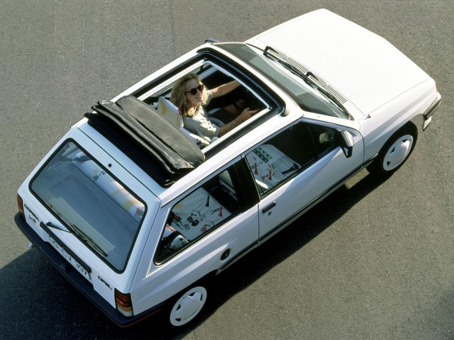  Opel Corsa Steffi Graf Special 1986 года  (фото 2 из 6)